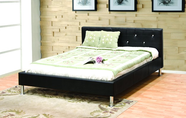 Tribeca Tufted Black w/ Bycast Bed